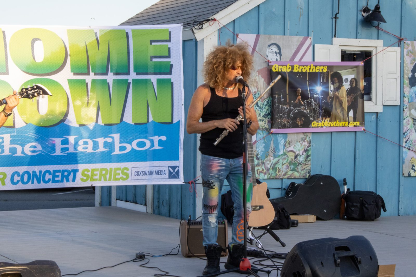 Grab Brothers Band performing
